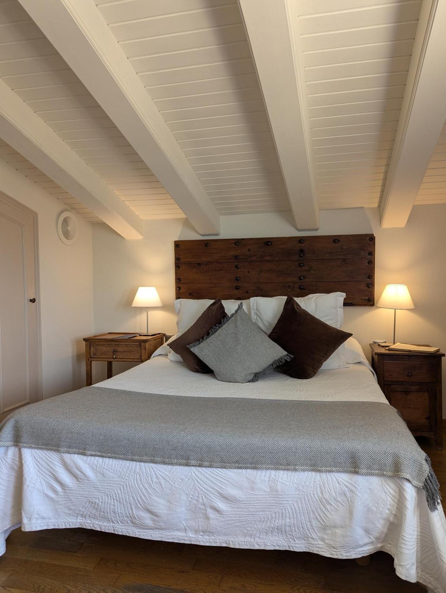 Hostal De La Placa - Hotel Boutique Cabrils Eksteriør bilde