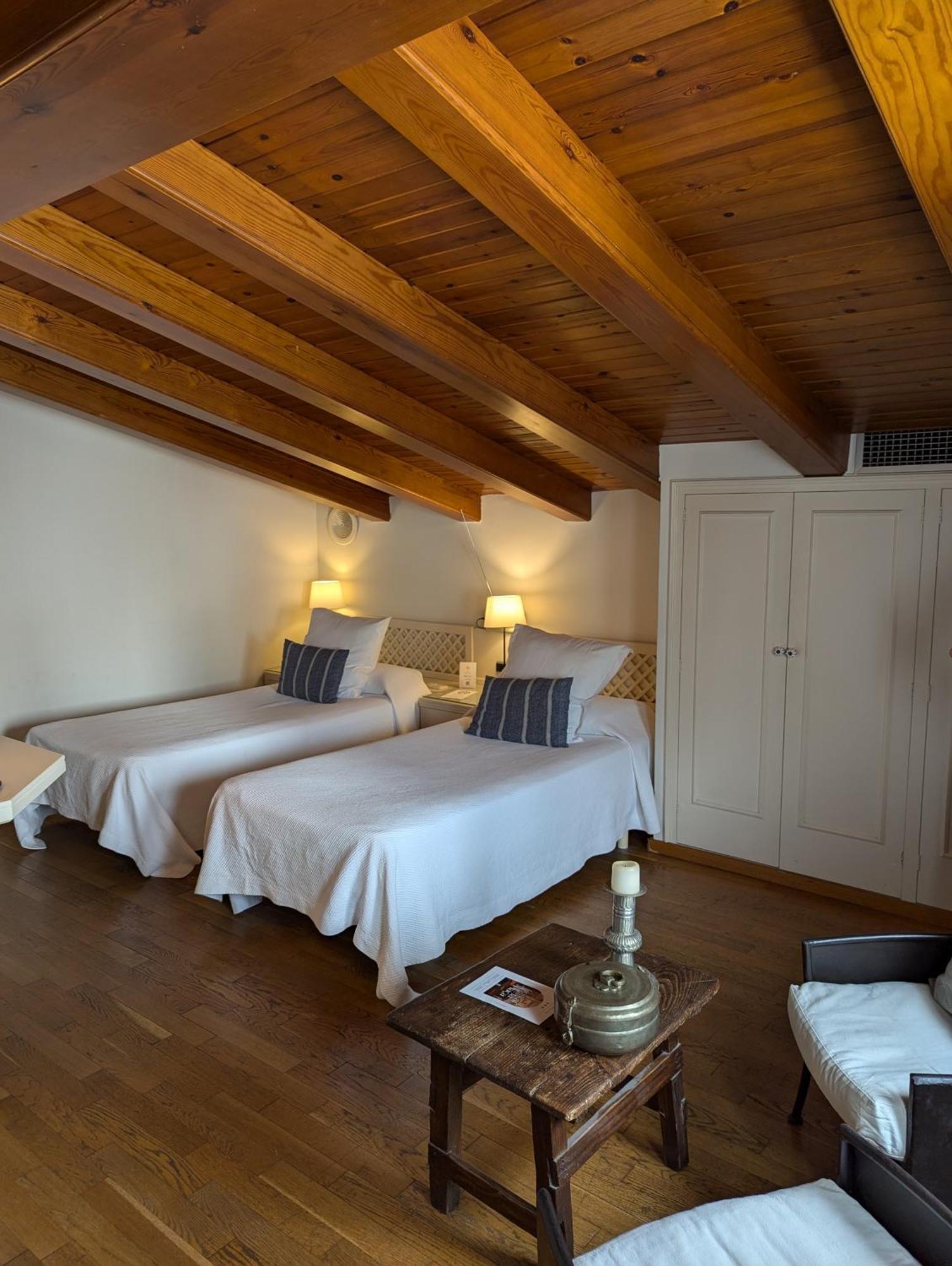 Hostal De La Placa - Hotel Boutique Cabrils Eksteriør bilde