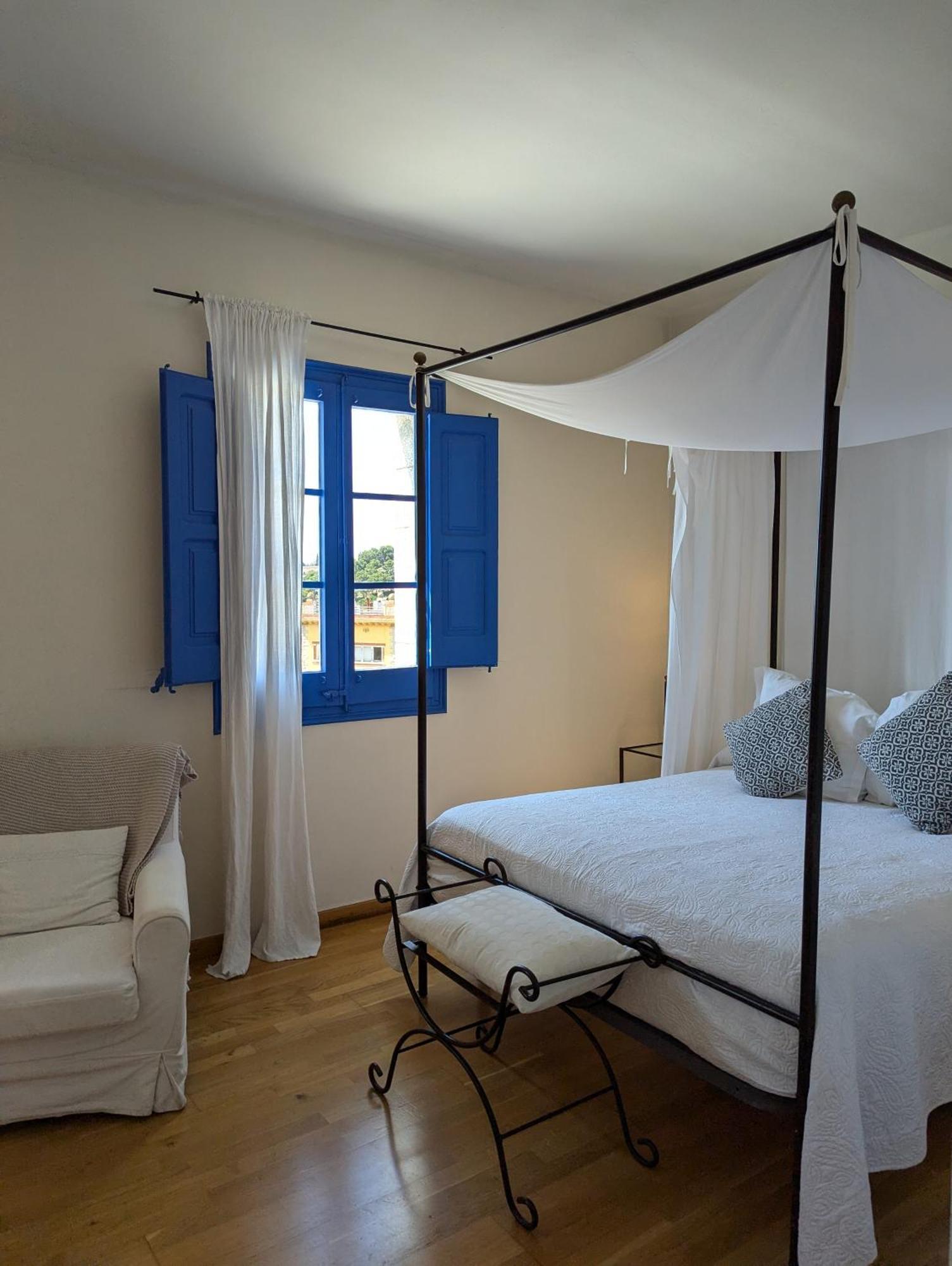 Hostal De La Placa - Hotel Boutique Cabrils Eksteriør bilde